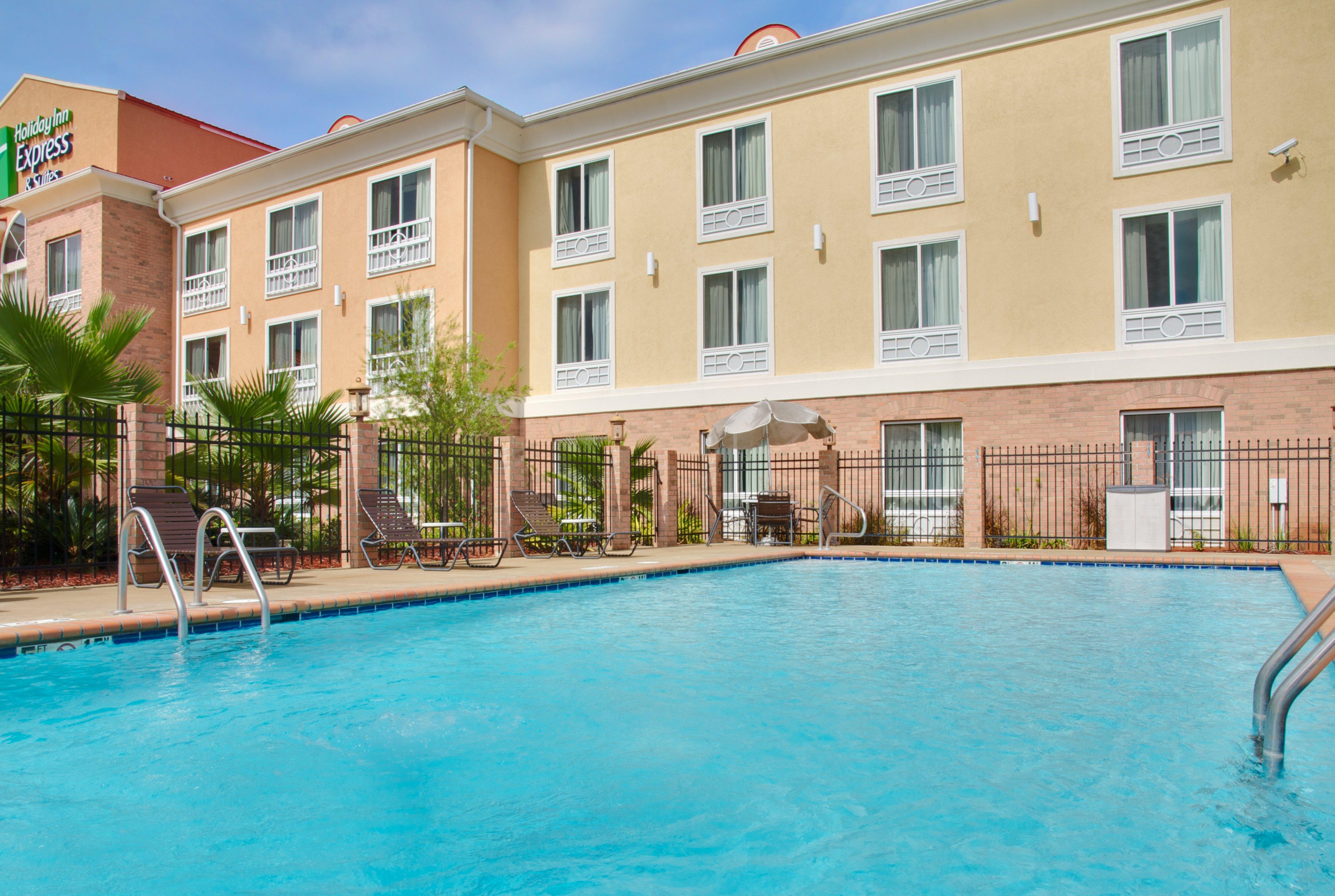 Holiday Inn Express & Suites Alexandria, An Ihg Hotel Exterior photo