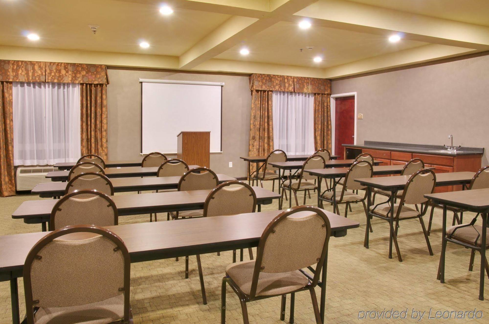 Holiday Inn Express & Suites Alexandria, An Ihg Hotel Facilities photo