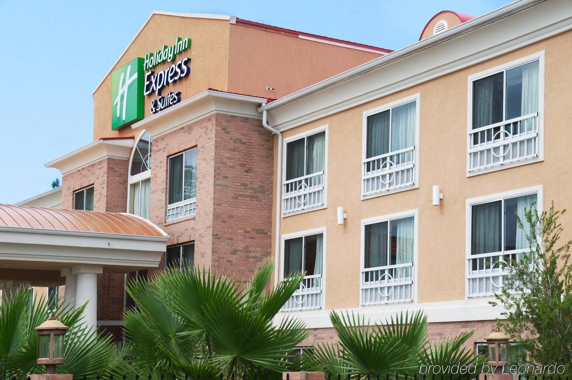 Holiday Inn Express & Suites Alexandria, An Ihg Hotel Exterior photo